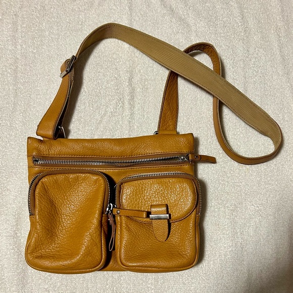 Danier Leather crossbody purse/handbag - Picture 1 of 10